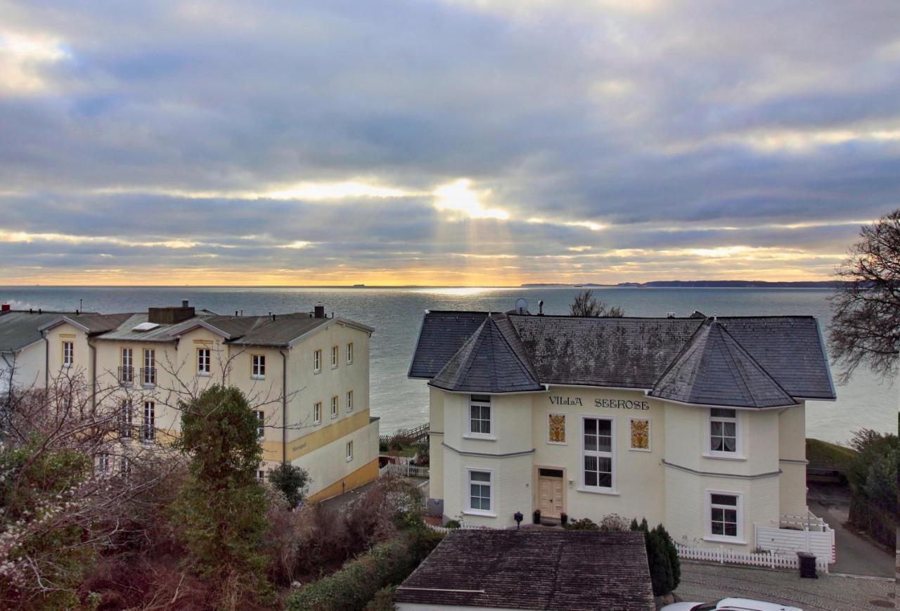 Villa Ostseelilie - Appartements Mit Balkon Und Meerblick Сасниц Екстериор снимка